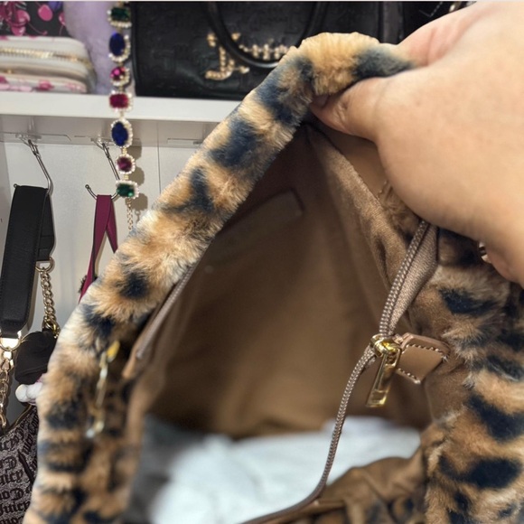 VIRA E/N Expression Faux Fur Leopard Tote Bag